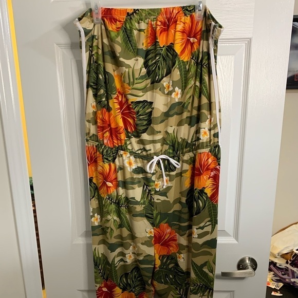 STRAPLESS Tropical Jumpsuit - Picture 8 of 12